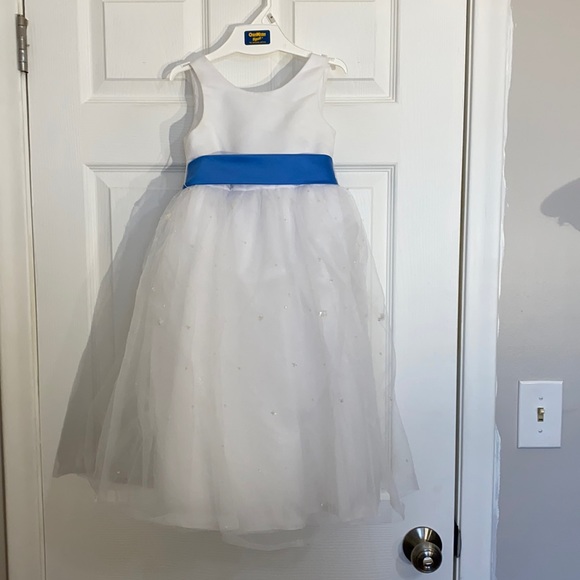 David's Bridal Other - David’s Bridal White Flower Girl Dress W/ Tulle Overlay And Blue Sash/Bow Sz3